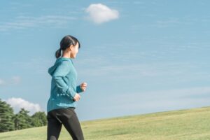 運動する女性