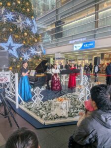 相模大野駅で開催された街かどコンサートの演奏風景